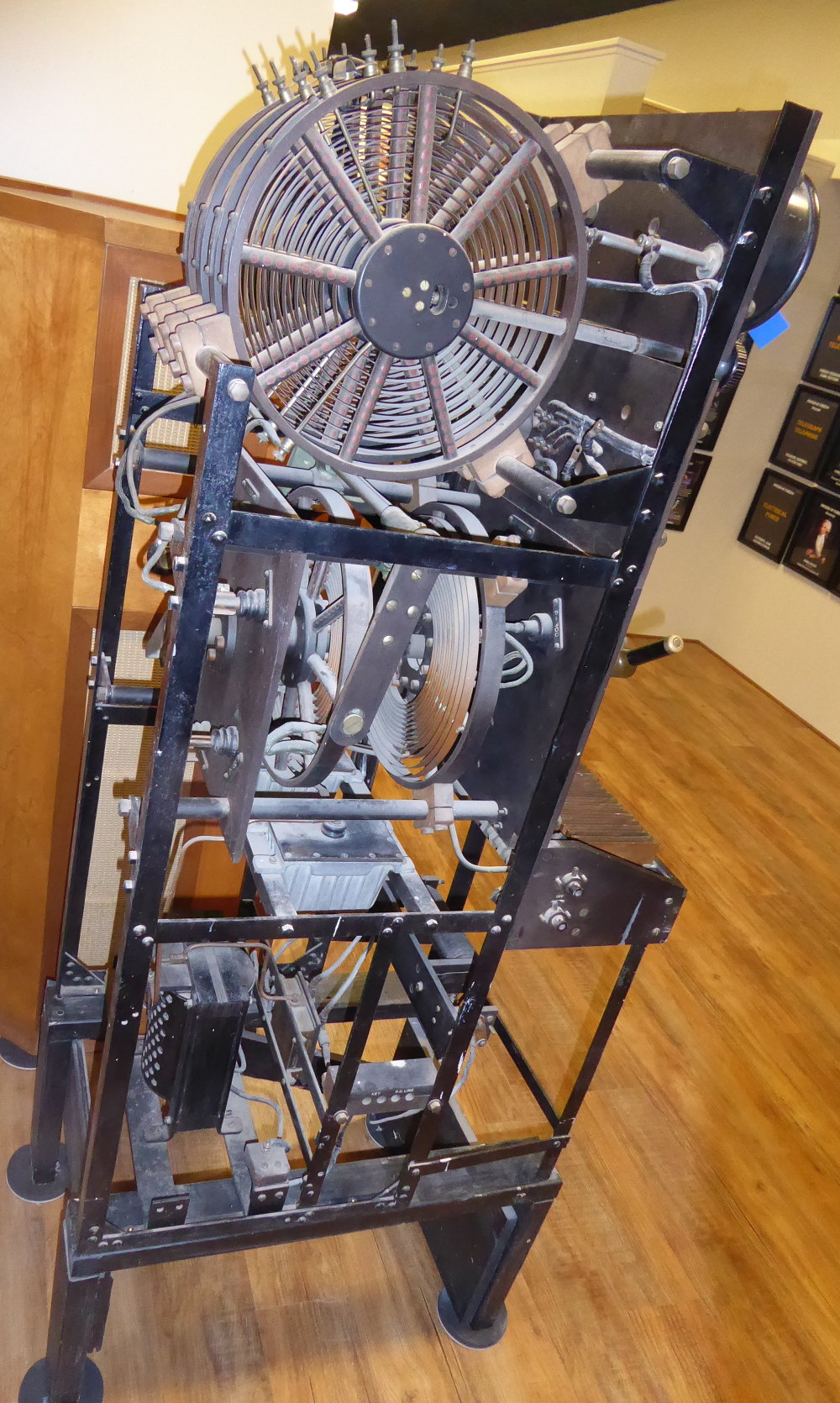 /se1060_1917_04 Marconi 1KW Transmitter3.JPG